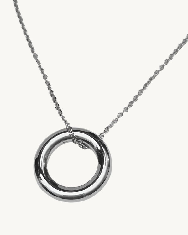 AVELI Silver Tone Stainless Steel Floating Open Circle Pendant Necklace (3/4 Inch Diameter)